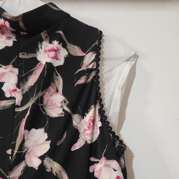 White House Black Market Black and Pink Floral Top - Picture 8 of 8